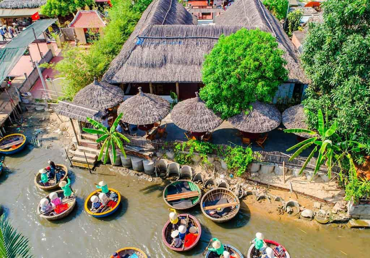 Coconut boat ride in Hoi An: A must-try journey through stunning natural beauty.